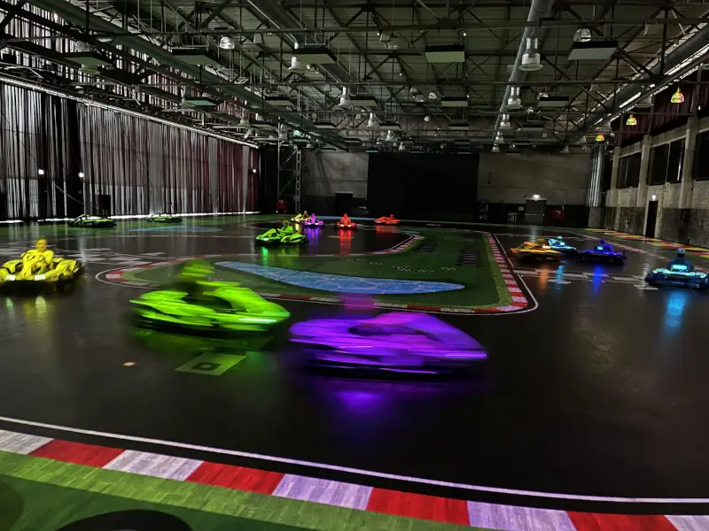 SmartConData-Team beim Kartfahren